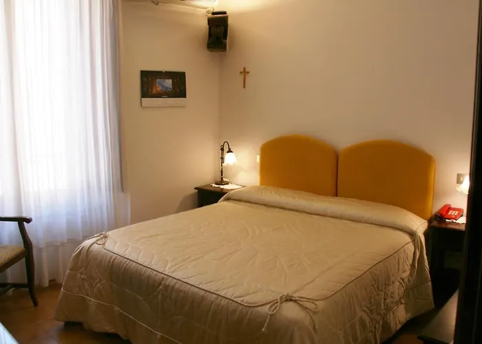 Alojamento de Acomodação e Pequeno-almoço Meuble Il Riccio 4*